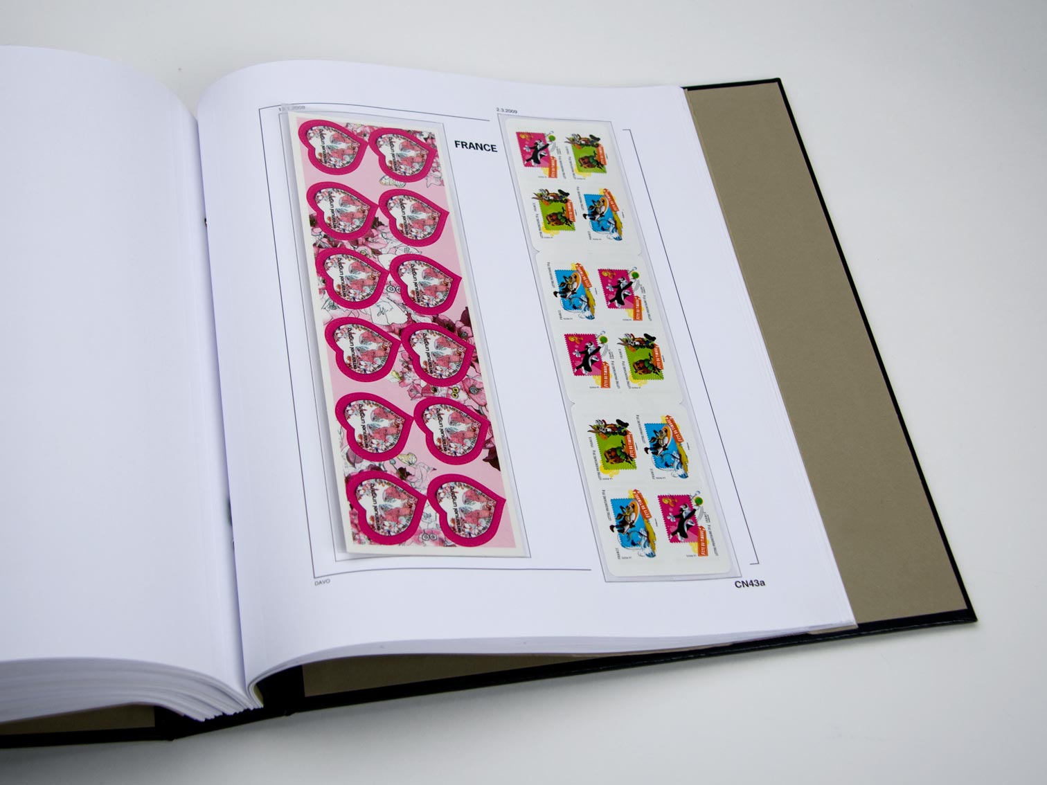 Luxe supplement France booklets 2009