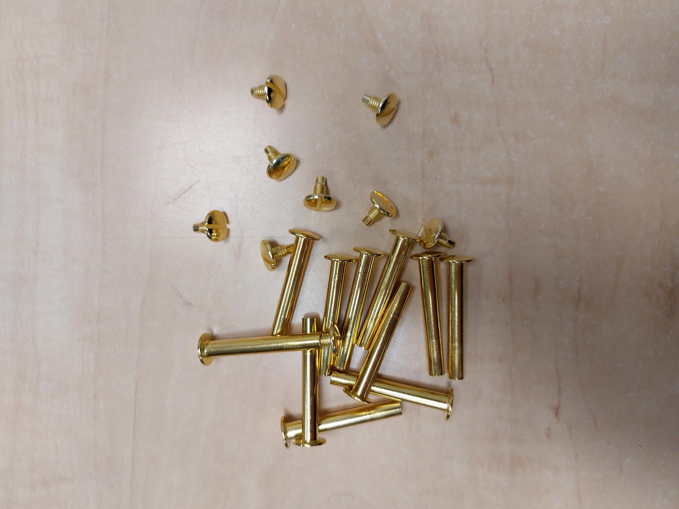 Brass screws for Luxe country albums